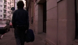Ernesto camina por el centro de Montevideo